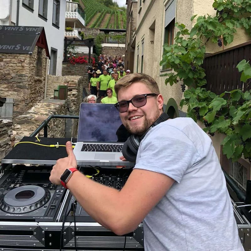 Die DeejayWG | Deine premium Wedding & Event DJs